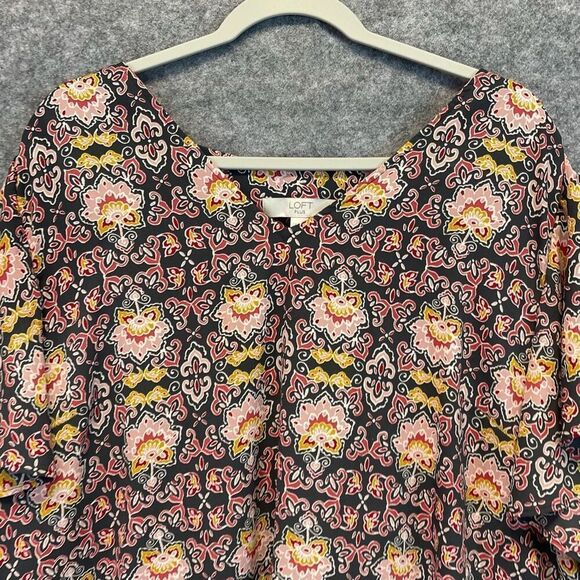 LOFT Top Women's 24 Plus Multicolor Floral Chiffon Short Flutter Sleeve V Neck - Picture 2 of 11